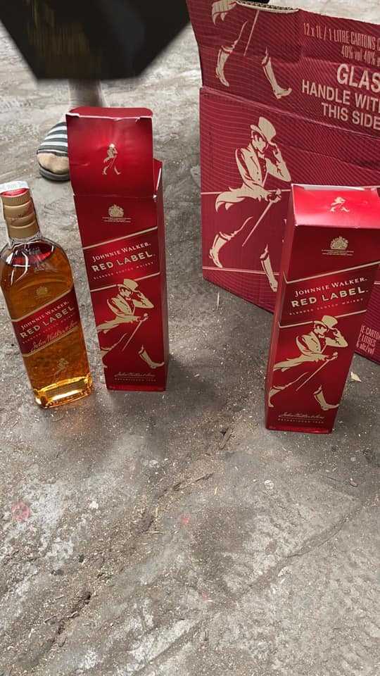 قد تكون صورة لـ ‏‏مشروب‏ و‏منظر داخلي‏‏