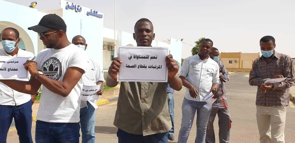 قد تكون صورة لـ ٢ شخصان، أشخاص يقفون ونشاطات في أماكن مفتوحة