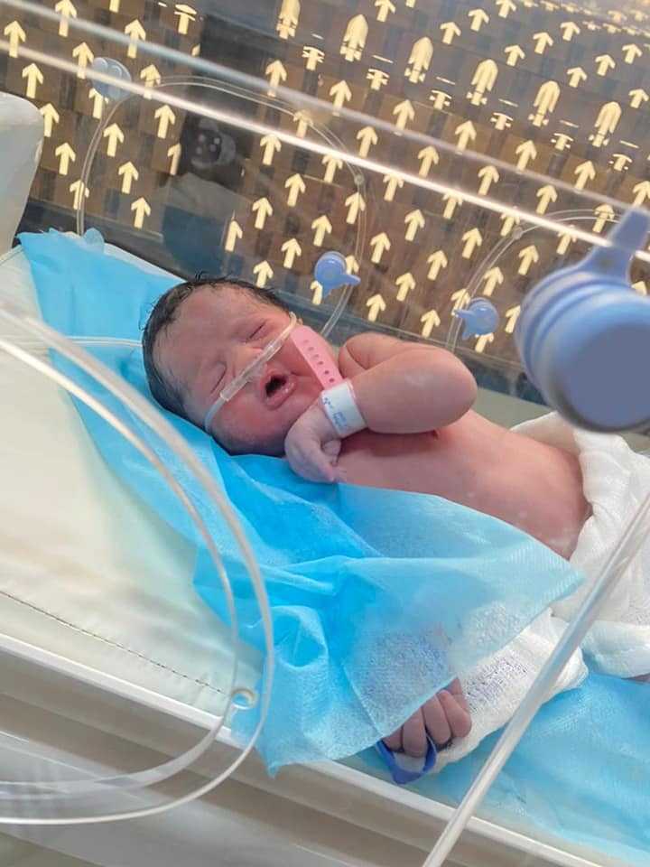 قد تكون صورة لـ ‏طفل صغير‏