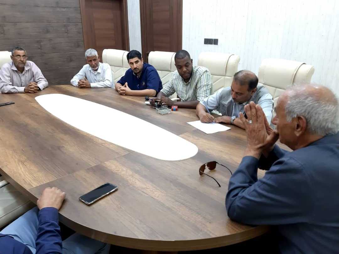 قد تكون صورة لـ ٤ أشخاص، أشخاص يجلسون ومنظر داخلي