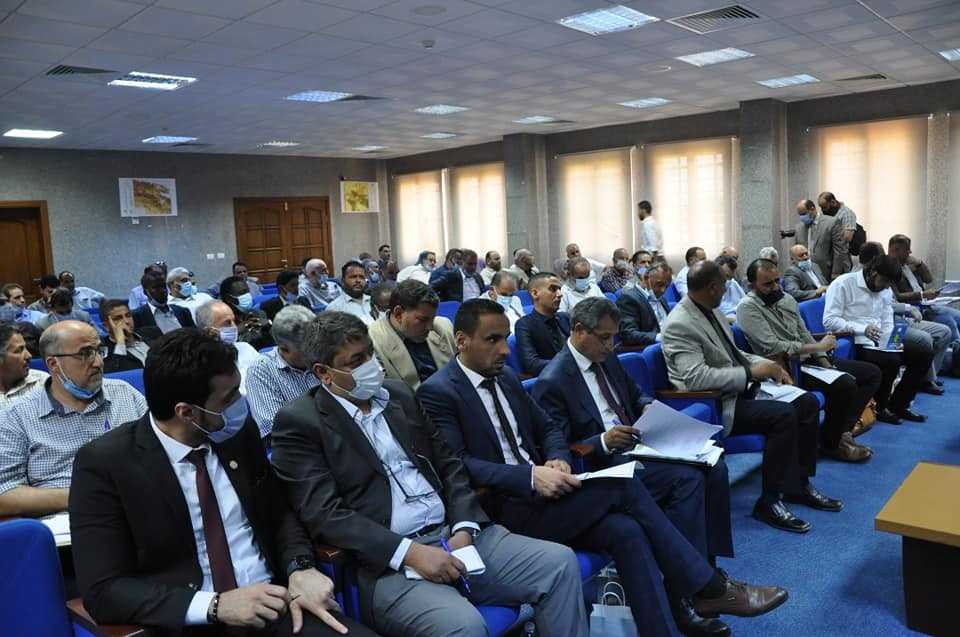 قد تكون صورة لـ ‏‏‏‏٤‏ أشخاص‏، ‏أشخاص يجلسون‏‏ و‏أشخاص يقفون‏‏