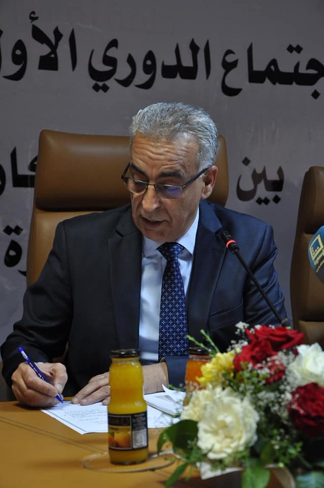 قد تكون صورة لـ ‏‏شخص واحد‏ و‏جلوس‏‏