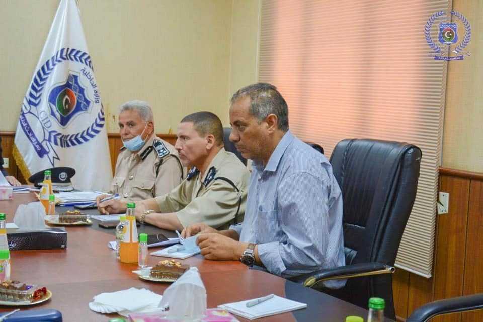 قد تكون صورة لـ ‏‏شخص واحد‏ و‏جلوس‏‏