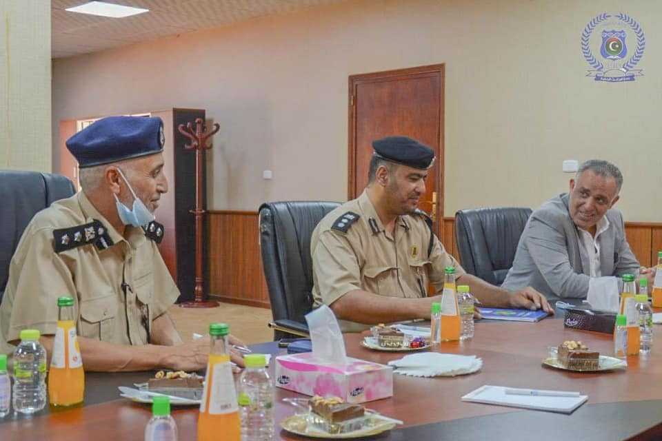 قد تكون صورة لـ ‏‏‏‏٢‏ شخصان‏، ‏أشخاص يجلسون‏‏ و‏أشخاص يقفون‏‏