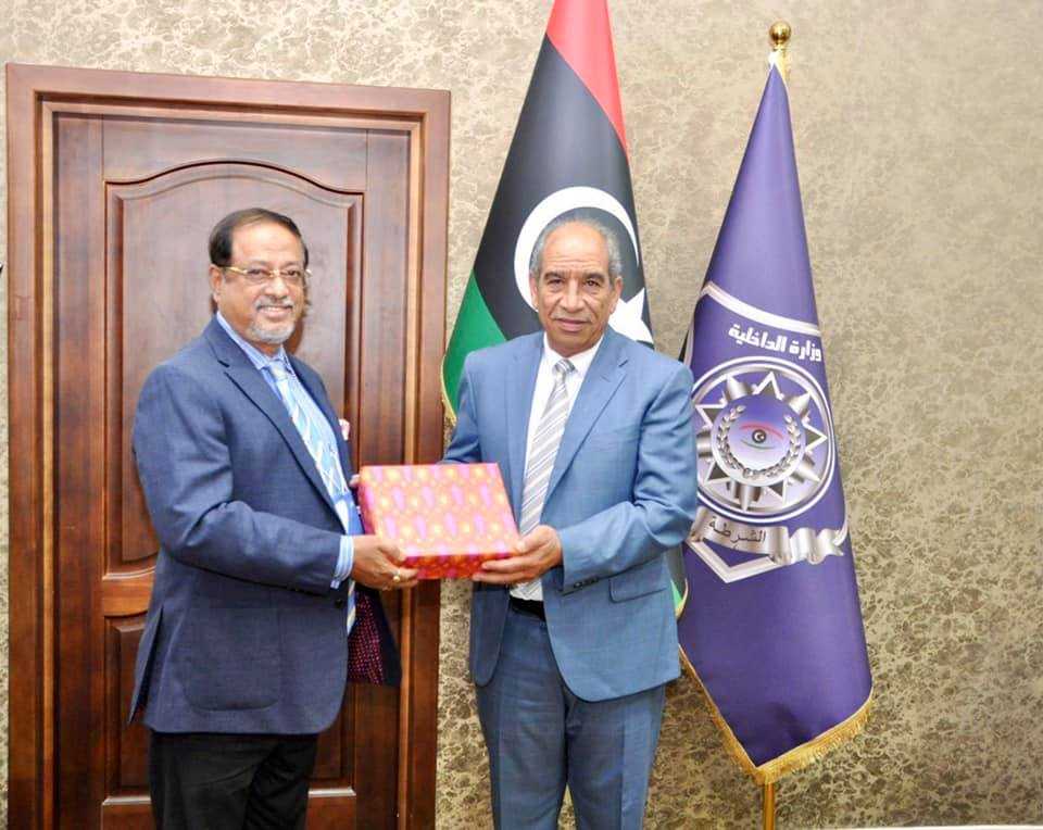 قد تكون صورة لـ ‏‏‏٢‏ شخصان‏ و‏أشخاص يقفون‏‏