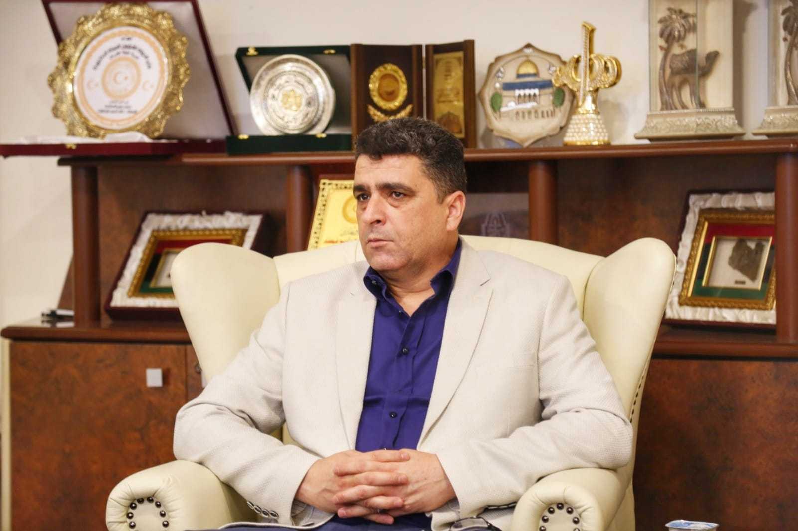 قد تكون صورة لـ ‏‏شخص واحد‏ و‏جلوس‏‏