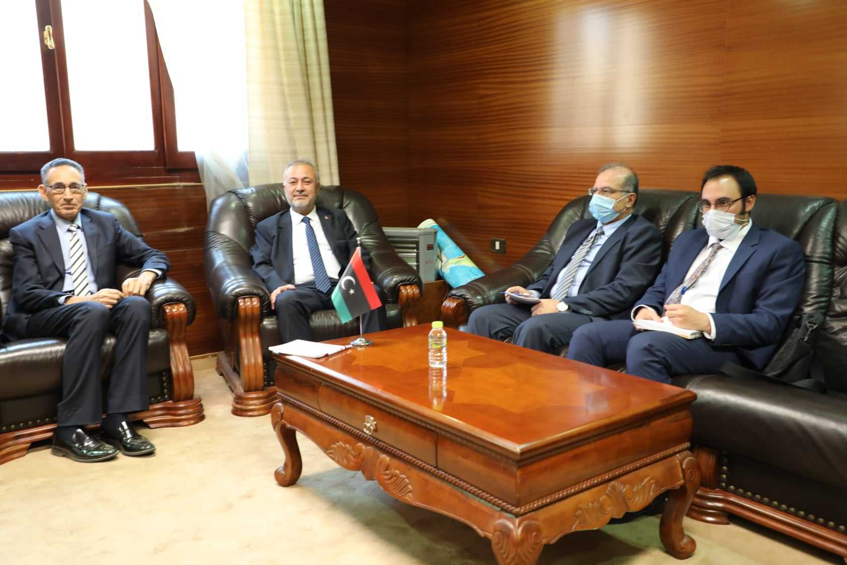 قد تكون صورة لـ ‏‏‏٢‏ شخصان‏ و‏أشخاص يجلسون‏‏