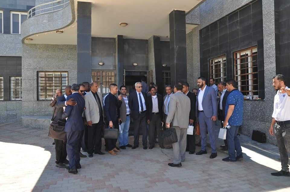 قد تكون صورة لـ ‏‏شخص واحد‏ و‏وقوف‏‏