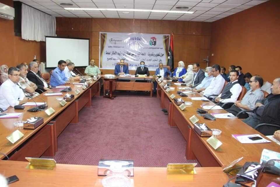 قد تكون صورة لـ ٤ أشخاص، أشخاص يجلسون وأشخاص يقفون