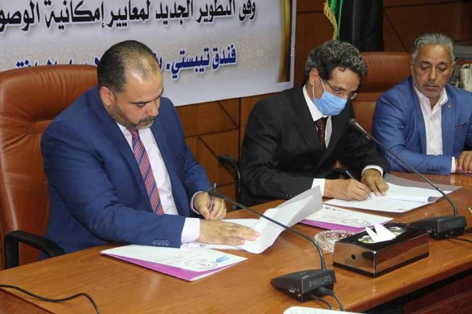 قد تكون صورة لـ ٣ أشخاص