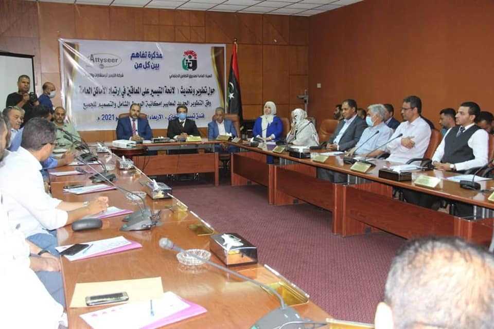 قد تكون صورة لـ ٤ أشخاص، أشخاص يجلسون وأشخاص يقفون