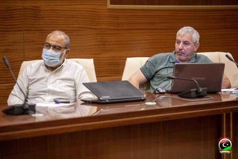 قد تكون صورة لـ ‏‏‏٢‏ شخصان‏ و‏أشخاص يجلسون‏‏