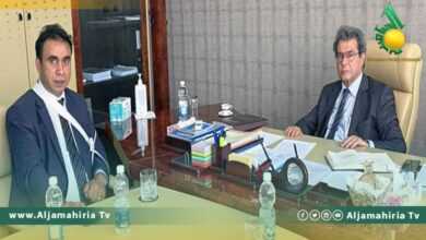 وزير النفط يلتقي قنصل السفارة الليبية